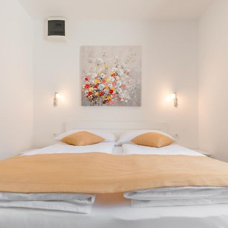 Apartments Villa Tudor 1 Đảo Hvar Ngoại thất bức ảnh