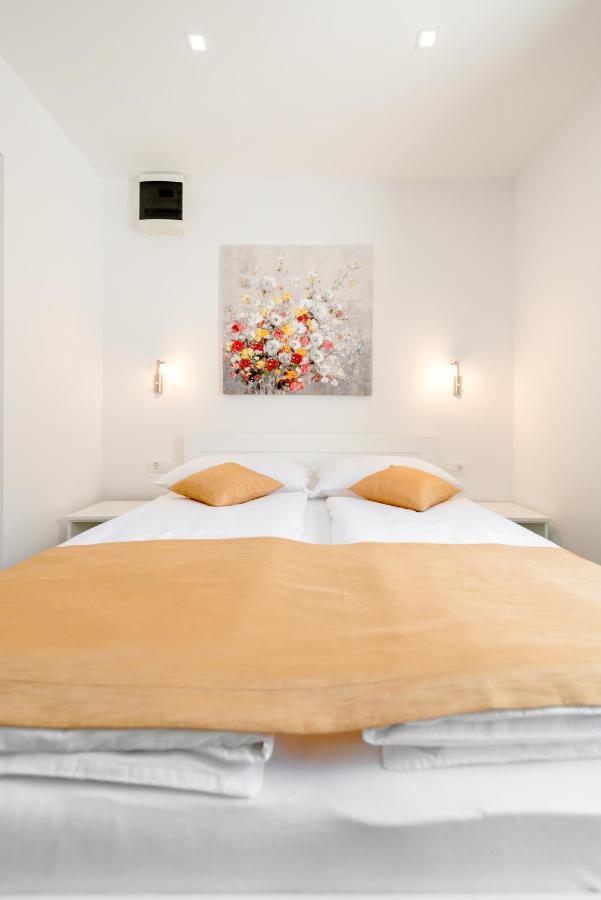 Apartments Villa Tudor 1 Đảo Hvar Ngoại thất bức ảnh