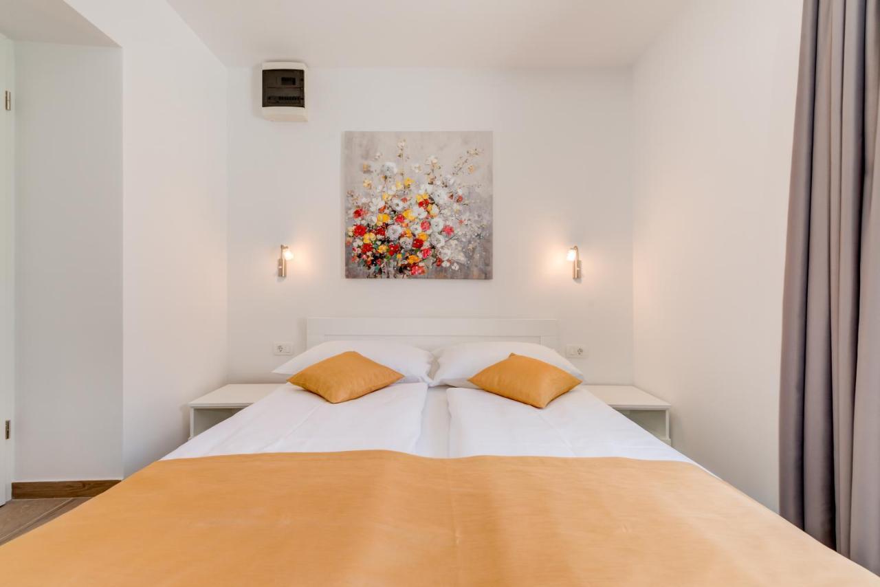 Apartments Villa Tudor 1 Đảo Hvar Ngoại thất bức ảnh