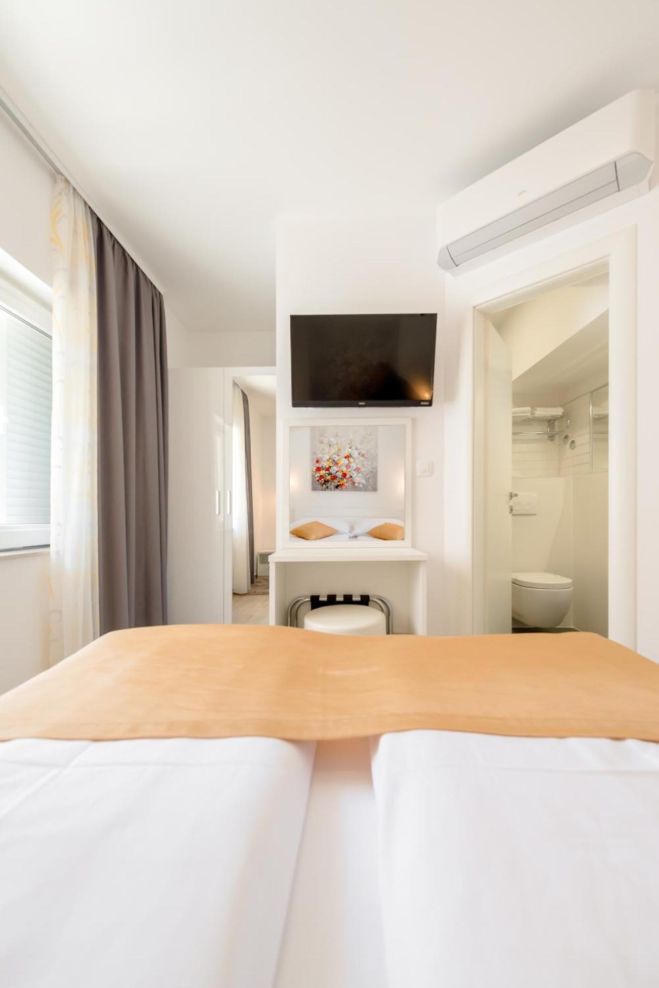 Apartments Villa Tudor 1 Đảo Hvar Ngoại thất bức ảnh