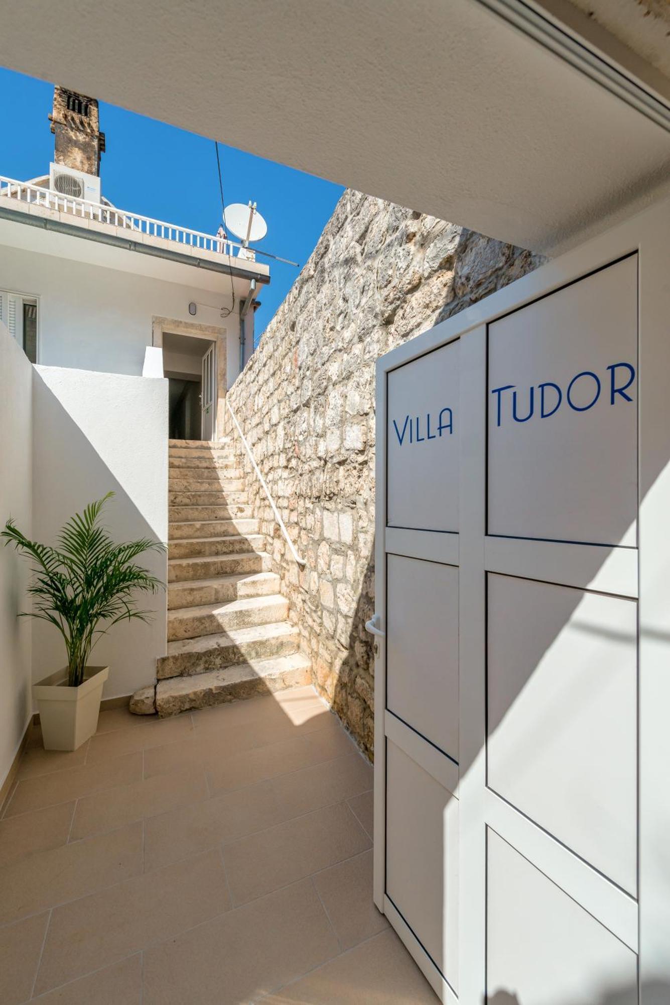 Apartments Villa Tudor 1 Đảo Hvar Ngoại thất bức ảnh